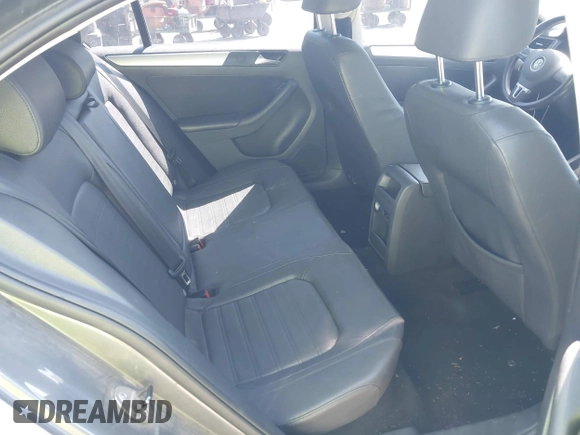 2011 Volkswagen Jetta SEL with VIN 3VWLZ7AJXBM352695, listed as a IAAI auction lot 42325497 with 166,864 mi miles and . Bid and sale history available at DreamBid. Image 8.