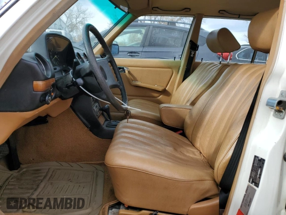 1980 Mercedes-Benz 300 with VIN 12313012165283, listed as a Copart auction lot 81507514 with 121,465 mi miles and Clean Title. Bid and sale history available at DreamBid. Image 7.