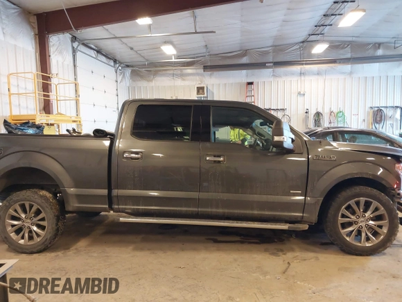 2016 Ford F-150 XLT with VIN 1FTFW1EG1GFB69441, listed as a IAAI auction lot 41414176 with 1 mi miles. Bid and sale history available at carsss.com. Image 12.