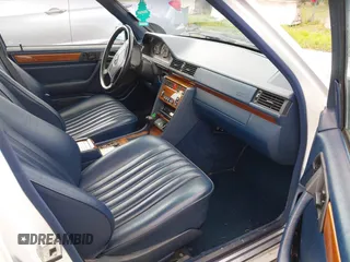 1992 Mercedes-Benz 300 with VIN WDBEA90E1NF206532, listed as a IAAI auction lot 42148991 with 248,072 mi miles and . Bid and sale history available at DreamBid. Image 5.
