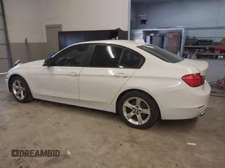 2015 BMW 3 Series 328i xDrive z VIN WBA3B5C57FF960592, wystawiony jako IAAI lot #41625697 z przebiegiem 128 301 mil mil oraz . Historia ofert i sprzedaży dostępna na DreamBid. Obrazek 14.