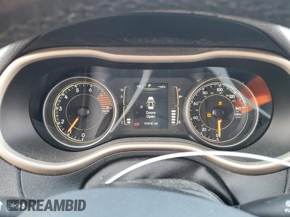 2017 Jeep Cherokee Altitude z VIN 1C4PJLAS0HW561692, wystawiony jako Copart lot #59220135 z przebiegiem 114 141 mil mil oraz Szkoda całkowita • Salvage title. Historia ofert i sprzedaży dostępna na DreamBid. Obrazek 9.