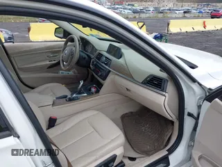 2012 BMW 3 Series 328i с VIN WBA3A5C57CF341151, выставлен на аукционе IAAI как лот 42259279 с пробегом 70 035 миль миль и . История ставок и продаж доступна на DreamBid. Изображение 5.