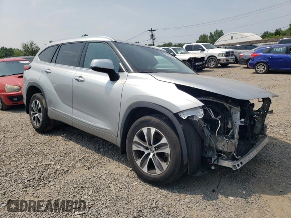 2021 Toyota Highlander XLE with VIN 5TDGZRBH3MS113004, listed as a Copart auction lot 59550405 with Not provided miles and Salvage title. Bid and sale history available at DreamBid. Image 4.