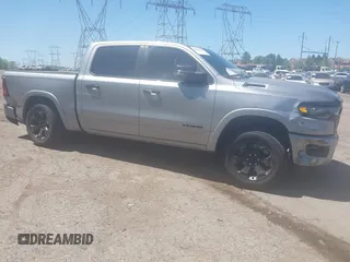 2025 Ram 1500 Big Horn z VIN 1C6RRFFG4SN502088, wystawiony jako IAAI lot #42144309 z przebiegiem 20 991 mil mil oraz . Historia ofert i sprzedaży dostępna na DreamBid. Obrazek 1.