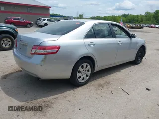 2010 Toyota Camry z VIN 4T4BF3EKXAR073360, wystawiony jako IAAI lot #42398755 z przebiegiem 263 278 mil mil oraz . Historia ofert i sprzedaży dostępna na DreamBid. Obrazek 4.