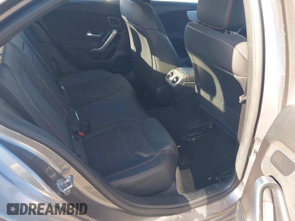 2019 Mercedes-Benz A 220 z VIN WDD3G4FB4KW001165, wystawiony jako IAAI lot #42153614 z przebiegiem 65 687 mil mil oraz . Historia ofert i sprzedaży dostępna na DreamBid. Obrazek 8.