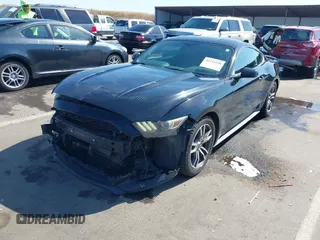 2015 Ford Mustang EcoBoost z VIN 1FA6P8TH4F5377048, wystawiony jako IAAI lot #42234256 z przebiegiem 160 455 mil mil oraz . Historia ofert i sprzedaży dostępna na DreamBid. Obrazek 21.