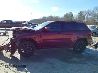2018 Jeep Grand Cherokee Laredo E with VIN 1C4RJFAG2JC252366, listed as a IAAI auction lot 41742000 with 135,050 mi miles and . Bid and sale history available at DreamBid. Image 15.