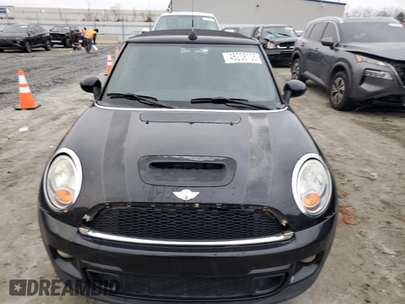 2012 MINI Convertible S z VIN WMWZP3C59CT250929, wystawiony jako Copart lot #46238105 z przebiegiem 109 042 mil mil oraz Czysty tytuł • Clean title. Historia ofert i sprzedaży dostępna na DreamBid. Obrazek 5.