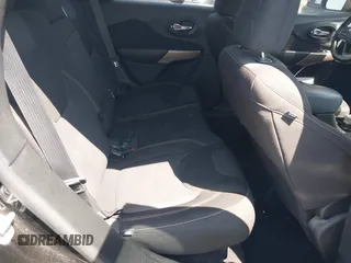 2017 Jeep Cherokee Latitude z VIN 1C4PJLCB1HW596240, wystawiony jako IAAI lot #42092862 z przebiegiem 105 087 mil mil oraz . Historia ofert i sprzedaży dostępna na DreamBid. Obrazek 8.