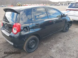 2010 Chevrolet Aveo 2LT z VIN KL1TG6DE1AB098423, wystawiony jako IAAI lot #41225080 z przebiegiem 107 339 mil mil oraz . Historia ofert i sprzedaży dostępna na DreamBid. Obrazek 4.
