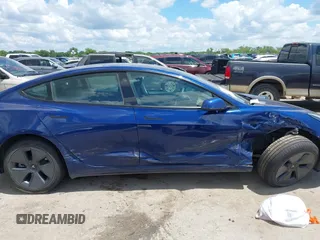 2021 Tesla Model 3 Standard Range Plus z VIN 5YJ3E1EAXMF098855, wystawiony jako IAAI lot #42226127 z przebiegiem 34 351 mil mil oraz . Historia ofert i sprzedaży dostępna na DreamBid. Obrazek 13.