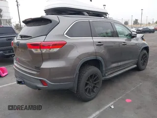 2018 Toyota Highlander Hybrid XLE с VIN 5TDJGRFH4JS044843, выставлен на аукционе IAAI как лот 41979512 с пробегом 84 844 миль миль и . История ставок и продаж доступна на DreamBid. Изображение 4.