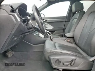 2021 Audi Q3 Premium z VIN WA1AUCF33M1058867, wystawiony jako Copart lot #56708705 z przebiegiem 55 658 mil mil oraz Szkoda całkowita • Salvage title. Historia ofert i sprzedaży dostępna na DreamBid. Obrazek 7.