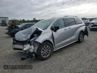 2022 Toyota Sienna XLE with VIN 5TDYRKEC6NS120686, listed as a Copart auction lot 51442535 with 80,655 mi miles and Clean Title. Bid and sale history available at carsss.com. Image 1.