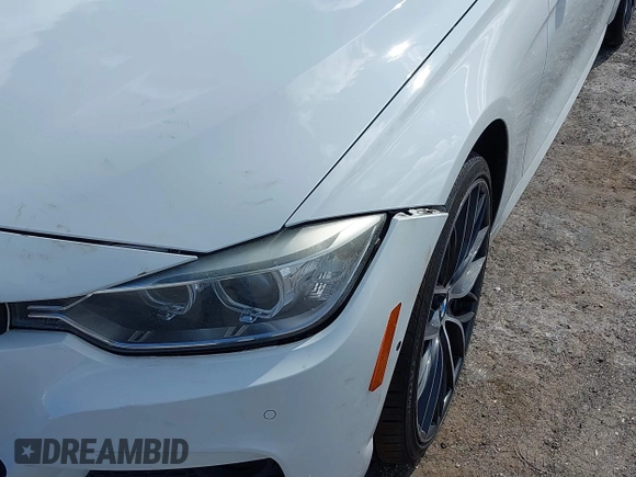 2015 BMW 3 Series 328i xDrive z VIN WBA3B3C58FF548041, wystawiony jako IAAI lot #42038075 z przebiegiem 113 974 mil mil oraz . Historia ofert i sprzedaży dostępna na DreamBid. Obrazek 6.