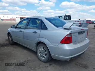 2006 Ford Focus S with VIN 1FAFP34N86W204778, listed as a IAAI auction lot 42128137 with 99,092 mi miles and . Bid and sale history available at carsss.com. Image 3.