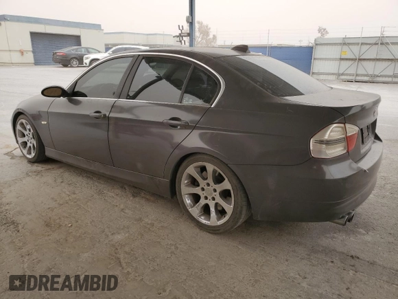 2006 BMW 3 Series 330i z VIN WBAVB33526KS32828, wystawiony jako Copart lot #48359995 z przebiegiem 121 936 mil mil oraz Szkoda całkowita • Salvage title. Historia ofert i sprzedaży dostępna na DreamBid. Obrazek 2.