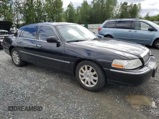 2008 Lincoln Town Car Limited z VIN 2LNHM82W58X651124, wystawiony jako Copart lot #57885485 z przebiegiem 244 887 mil mil oraz Tytuł czysty. Historia ofert i sprzedaży dostępna na DreamBid. Obrazek 4.