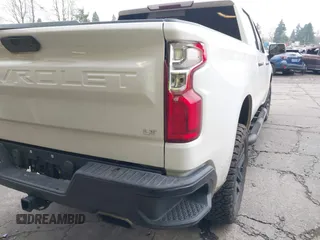 2020 Chevrolet Silverado 1500 LT Trail Boss with VIN 3GCPYFED3LG164882, listed as a IAAI auction lot 41330410 with 43,907 mi miles. Bid and sale history available at carsss.com. Image 19.