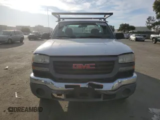 2005 GMC Sierra 1500 with VIN 1GDHC24U65E138733, listed as a Copart auction lot 47315715 with 303,907 mi miles and Salvage Title. Bid and sale history available at DreamBid. Image 5.