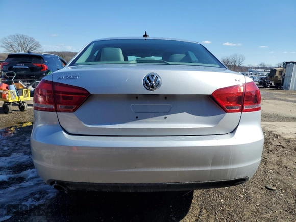 2013 Volkswagen Passat SE with VIN 1VWBH7A3XDC004156, listed as a Copart auction lot 45400585 with 57,533 mi miles and Clean Title. Bid and sale history available at carsss.com. Image 6.