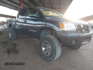 2006 Nissan Titan SE z VIN 1N6AA07AX6N509540, wystawiony jako IAAI lot #42054973 z przebiegiem 166 413 mil mil oraz . Historia ofert i sprzedaży dostępna na DreamBid. Obrazek 1.