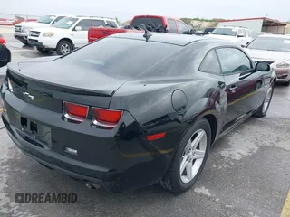 2012 Chevrolet Camaro 1LT z VIN 2G1FB1E38C9132584, wystawiony jako IAAI lot #41879988 z przebiegiem 128 342 mil mil oraz . Historia ofert i sprzedaży dostępna na DreamBid. Obrazek 4.