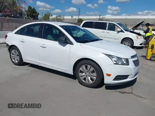 2014 Chevrolet Cruze LS z VIN 1G1PA5SH0E7126636, wystawiony jako IAAI lot #41949492 z przebiegiem 119 658 mil mil oraz . Historia ofert i sprzedaży dostępna na DreamBid. Obrazek 1.