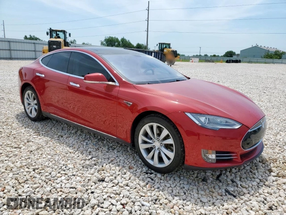2014 Tesla Model S 60 with VIN 5YJSA1H18EFP38582, listed as a Copart auction lot 56581735 with 69,106 mi miles and Salvage title. Bid and sale history available at DreamBid. Image 4.