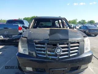 2009 Cadillac Escalade ESV z VIN 1GYFK26209R283494, wystawiony jako IAAI lot #41981622 z przebiegiem Nie podano mil oraz . Historia ofert i sprzedaży dostępna na DreamBid. Obrazek 6.