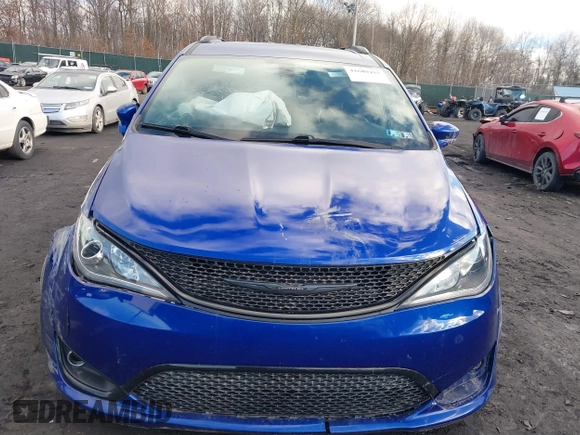 2020 Chrysler Pacifica Launch Edition z VIN 2C4RC3BG9LR252124, wystawiony jako IAAI lot #41689415 z przebiegiem 53 455 mil mil oraz . Historia ofert i sprzedaży dostępna na DreamBid. Obrazek 12.