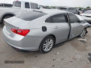 2018 Chevrolet Malibu LT z VIN 1G1ZD5ST6JF261270, wystawiony jako IAAI lot #41932928 z przebiegiem 127 971 mil mil oraz . Historia ofert i sprzedaży dostępna na DreamBid. Obrazek 4.