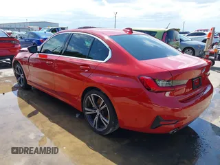 2021 BMW 3 Series 330i z VIN 3MW5R1J08M8B56246, wystawiony jako IAAI lot #42355325 z przebiegiem 48 699 mil mil oraz . Historia ofert i sprzedaży dostępna na DreamBid. Obrazek 3.