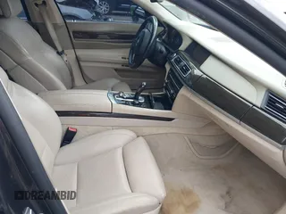 2012 BMW 7 Series 750Li с VIN WBAKB8C52CDX20452, выставлен на аукционе IAAI как лот 41770824 с пробегом 80 281 миль миль и . История ставок и продаж доступна на DreamBid. Изображение 5.