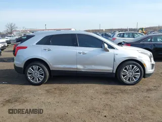 2019 Cadillac XT5 Premium Luxury AWD z VIN 1GYKNFRS2KZ227166, wystawiony jako IAAI lot #41786410 z przebiegiem 99 576 mil mil oraz . Historia ofert i sprzedaży dostępna na DreamBid. Obrazek 13.