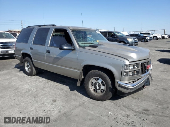 1999 GMC Yukon with VIN 1GKEC13R9XJ704929, listed as a Copart auction lot 89097295 with 87,478 mi miles and Salvage Title. Bid and sale history available at carsss.com. Image 4.