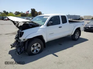 2005 Toyota Tacoma PreRunner z VIN 5TETU62N35Z035331, wystawiony jako Copart lot #55349105 z przebiegiem 615 793 mil mil oraz Szkoda całkowita • Salvage title. Historia ofert i sprzedaży dostępna na DreamBid. Obrazek 1.