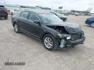 2017 Volkswagen Passat S z VIN 1VWAT7A38HC046910, wystawiony jako IAAI lot #41293316 z przebiegiem 124 635 mil mil oraz . Historia ofert i sprzedaży dostępna na DreamBid. Obrazek 1.