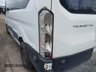 2019 Ford Transit Passenger XL z VIN 1FBZX2ZM7KKA47090, wystawiony jako IAAI lot #41823708 z przebiegiem 236 058 mil mil oraz . Historia ofert i sprzedaży dostępna na DreamBid. Obrazek 20.
