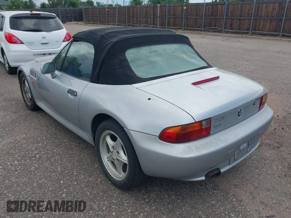 1996 BMW 3 Series Z3 1.9 z VIN 4USCH7323TLB72065, wystawiony jako IAAI lot #42638244 z przebiegiem 188 528 mil mil oraz . Historia ofert i sprzedaży dostępna na DreamBid. Obrazek 3.