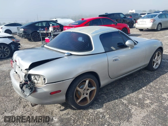 2003 Mazda MX-5 Miata Cloth with VIN JM1NB353730311899, listed as a IAAI auction lot 41929811 with 99,589 mi miles and . Bid and sale history available at DreamBid. Image 4.