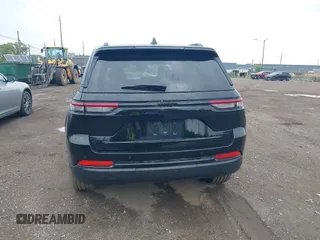 2024 Jeep Grand Cherokee Limited z VIN 1C4RJHBG5RC202647, wystawiony jako IAAI lot #42553301 z przebiegiem 12 121 mil mil oraz . Historia ofert i sprzedaży dostępna na DreamBid. Obrazek 15.