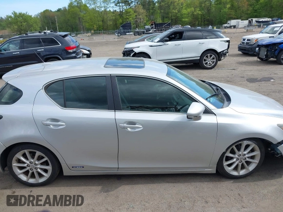 2013 Lexus CT 200h z VIN JTHKD5BH4D2165247, wystawiony jako IAAI lot #42191913 z przebiegiem 113 331 mil mil oraz . Historia ofert i sprzedaży dostępna na DreamBid. Obrazek 13.