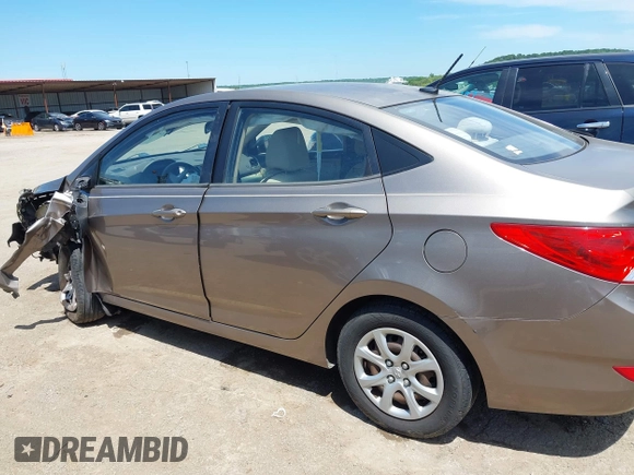 2012 Hyundai Accent GLS z VIN KMHCT4AE1CU186212, wystawiony jako IAAI lot #42247043 z przebiegiem 140 287 mil mil oraz . Historia ofert i sprzedaży dostępna na DreamBid. Obrazek 14.