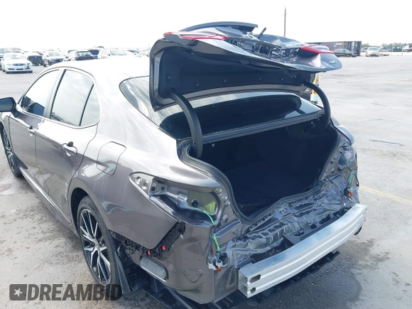 2021 Toyota Camry SE Nightshade with VIN 4T1G11AK3MU457011, listed as a IAAI auction lot 41952841 with 33,032 mi miles. Bid and sale history available at carsss.com. Image 18.