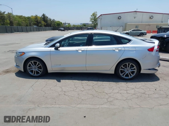2017 Ford Fusion Hybrid SE с VIN 3FA6P0LU5HR285381, выставлен на аукционе IAAI как лот 42597789 с пробегом 129 662 миль миль и . История ставок и продаж доступна на DreamBid. Изображение 15.