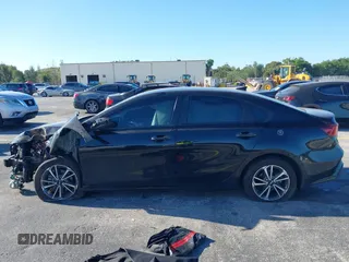 2022 Kia Forte LXS z VIN 3KPF24AD2NE439180, wystawiony jako IAAI lot #41830086 z przebiegiem 39 128 mil mil oraz . Historia ofert i sprzedaży dostępna na DreamBid. Obrazek 14.