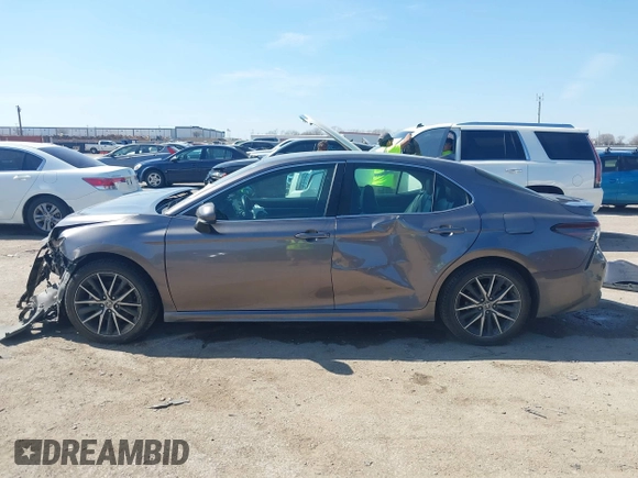 2021 Toyota Camry SE Nightshade with VIN 4T1G11AK4MU432151, listed as a IAAI auction lot 41672800 with 82,051 mi miles. Bid and sale history available at carsss.com. Image 15.
